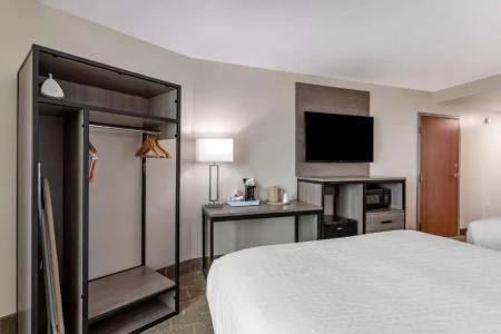 Clarion Pointe Galveston Seawall - 43