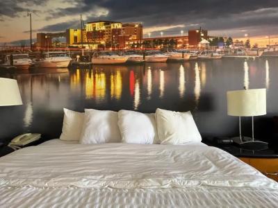 Clarion Pointe Near Erie Casino - 22