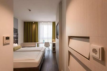 Super 8 by Wyndham Dresden - 23