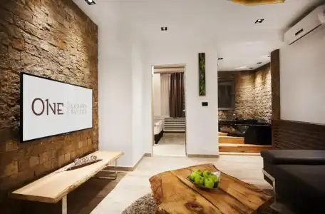 One Luxury Suites - 100