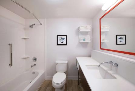 Hampton Inn Phoenix-Airport North - 7