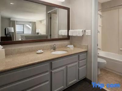 Residence Inn by Marriott Seattle Bellevue - 87
