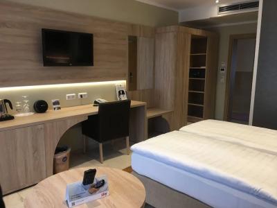 Hotel-Restaurant Barbarossahof - 82