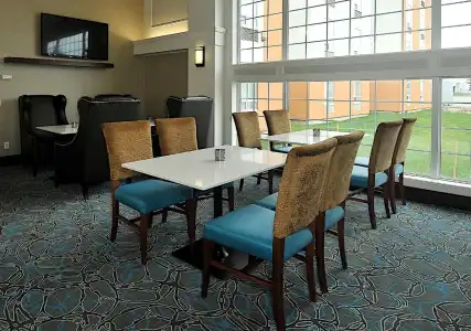 Hampton Inn & Suites by Hilton Calgary-Airport - 32