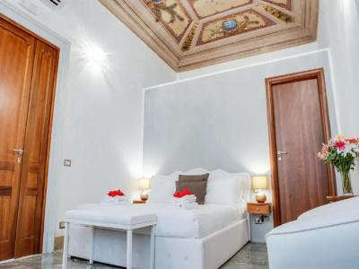 Lh Royal Suites - 35