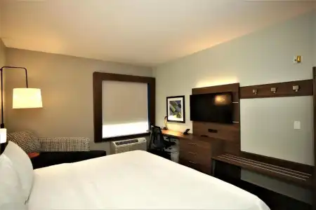 Holiday Inn Express & Suites Charlotte - South End by IHG - 59