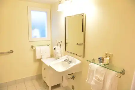 Crown City Inn - 7
