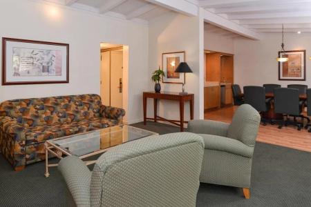 Red Lion Woodlake & Conference Center - 2