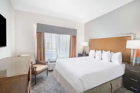 Ramada by Wyndham Bakersfield North - 5