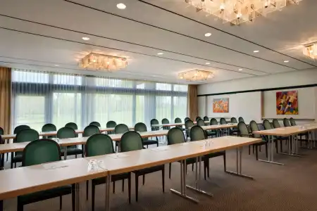 Ramada by Wyndham Nuernberg Parkhotel - 11