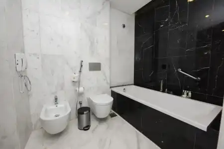 The Avenue - 72