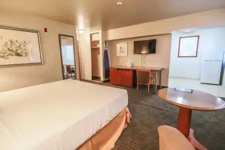 Sunrise Inn - 42