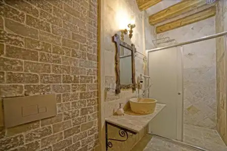 Risus Cave Suites - 35
