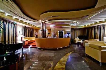 Kristal Palace - Tonellis - Adult Friendly - 1