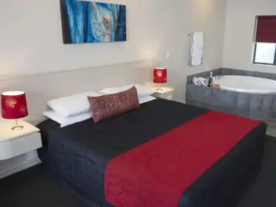 Aubyn Court Spa Motel - 33