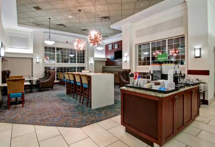 Hampton Inn & Suites by Hilton Calgary-Airport - 28