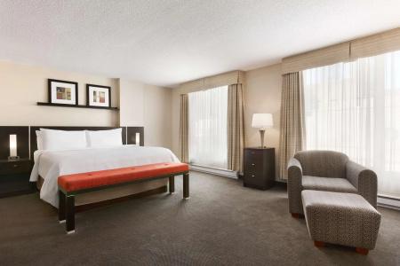Embassy Suites Montréal by Hilton - 3