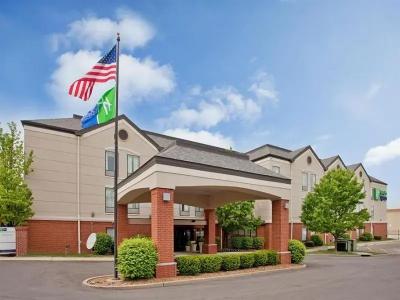 Comfort Inn & Suites Saint Louis Lafayette Square - 20