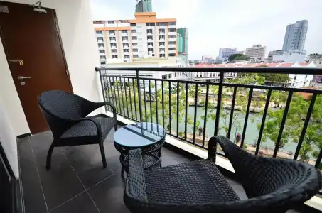 906 Riverside - 7