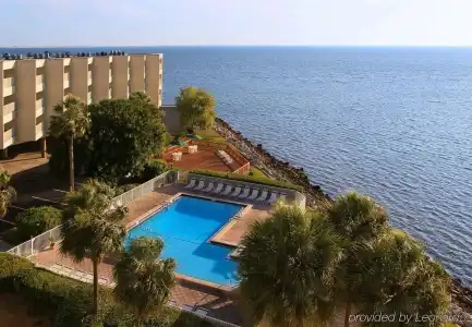 Sailport Waterfront Suites - 43