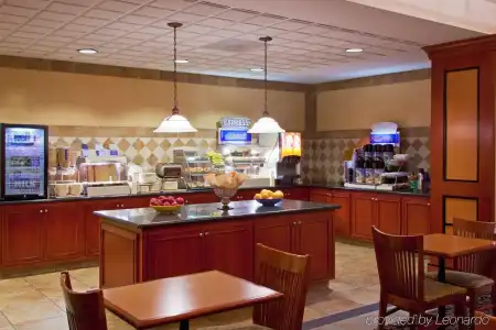 Holiday Inn Express & Suites Fort Wayne by IHG - 19