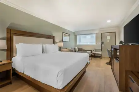 Best Western Plus Burnaby - 35