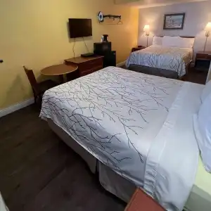 Van Ness Inn - 32