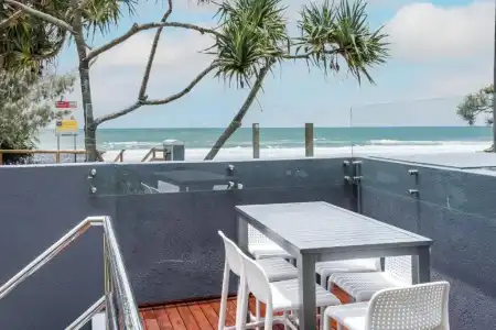 Rolling Surf Resort - 306