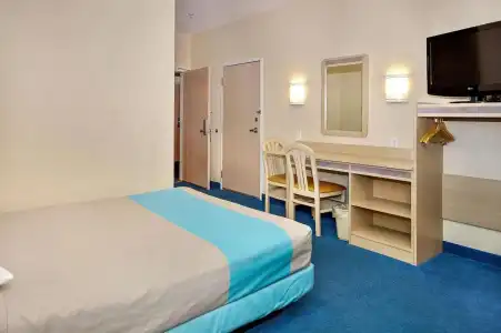 Motel 6 Peterborough, ON - 2