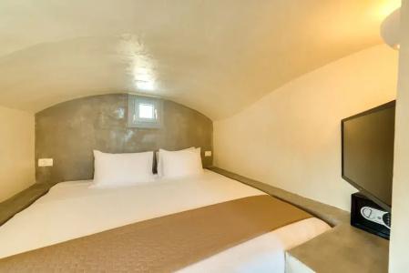 Pasithea Luxury Suites - 31