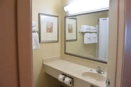 Country Inn & Suites by Radisson, Peoria North, IL - 6