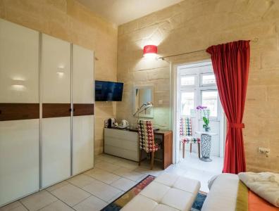 Julesy's Bnb - 1
