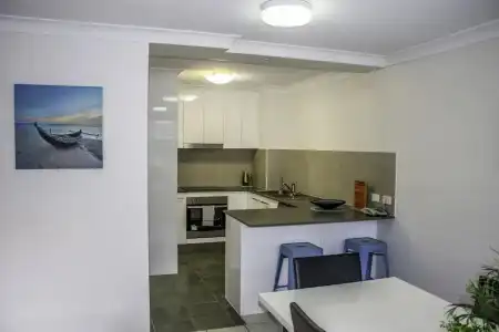 Surfers Beach Holiday Apartments - 32