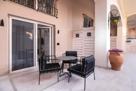 Neikos Luxury Suites - 40