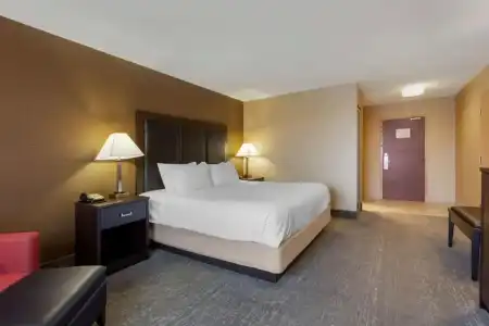 Best Western Plus Burlington Inn & Suites - 42