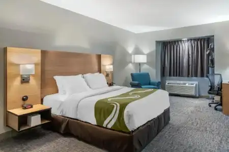 Days Inn by Wyndham San Antonio Downtown - 13
