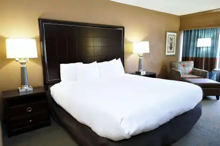 DoubleTree by Hilton Columbus - 4