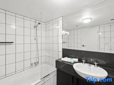 Gemini Court Holiday Apartments - 240