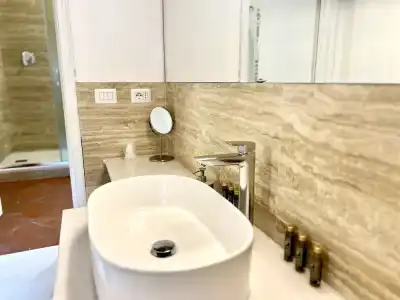 Regis Condo - 221