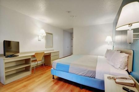 Motel 6 Newport, RI - 2