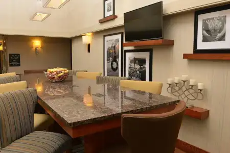 Hampton Inn Springfield-South - 5