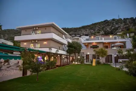 Iraklis Studios & Apartments - 13