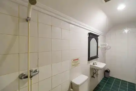 RedDoorz Plus near Ancol - 25