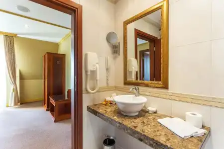 Romance & Family Suites - 102