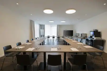 Hampton by Hilton - 24