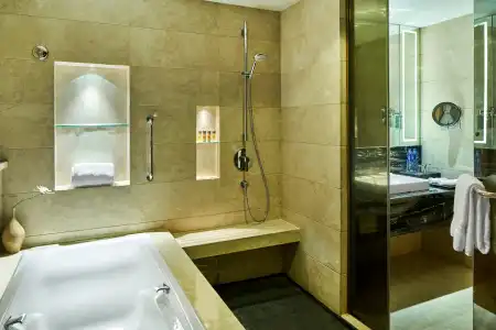 Crowne Plaza Xian by IHG - 8