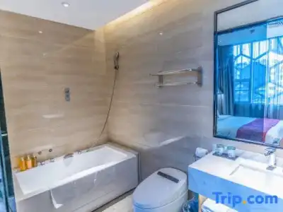 Tropic Towers Apartments - 119