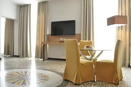 HNN Luxury Suites - 47