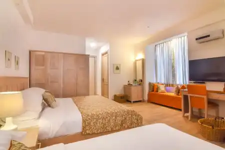 The Lynden Grove - 21