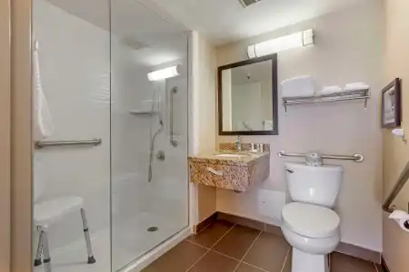 Quality Inn Peterborough - 9